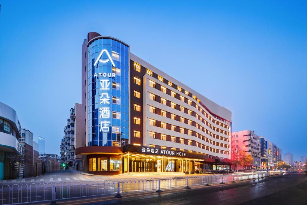 沈阳热闹路青年大街地铁站亚朵酒店