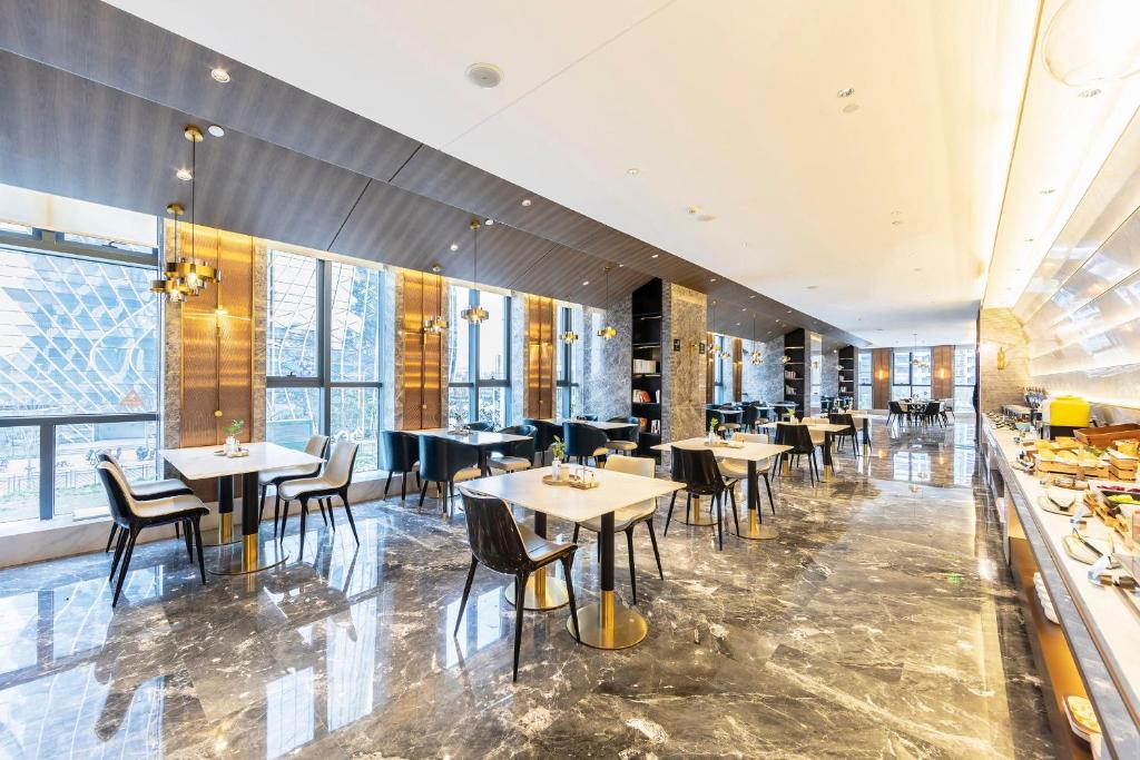 郑州东站龙子湖亚朵酒店