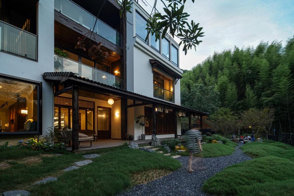 Chillmont Resort