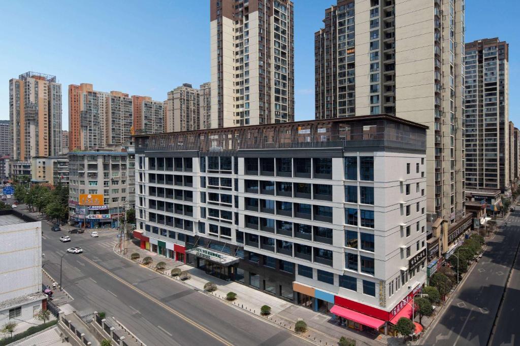 仁怀拉昆塔温德姆酒店(铂金城方圆荟购物广场店)