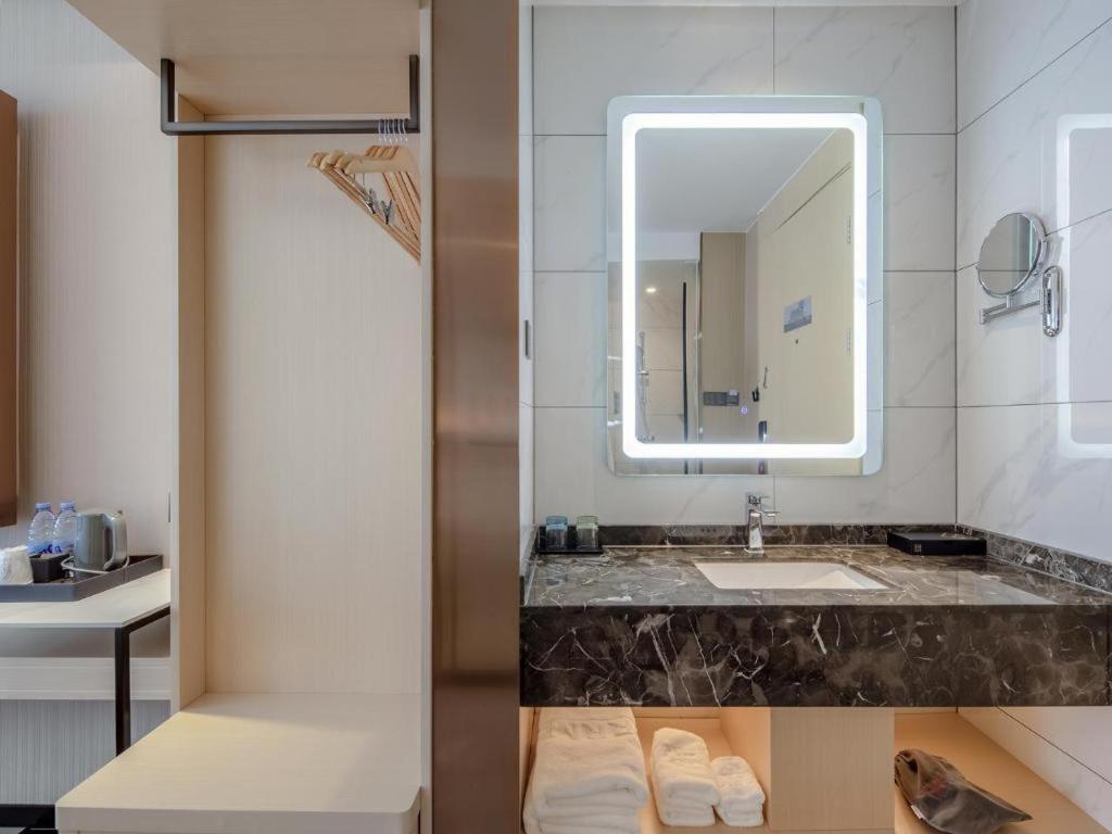 Borrman Hotel Lipu Central Plaza