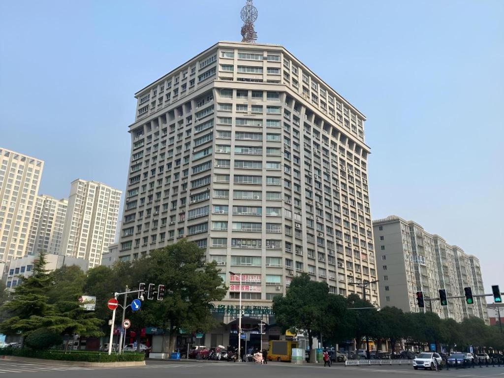 Green Tree Inn Luoyang Fenghuang Mansion Mudan Square Metro Station
