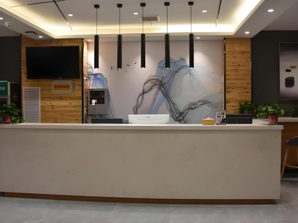 Shell Hotel Kaifeng Jin'an Road Bianxihu Wanda Plaza