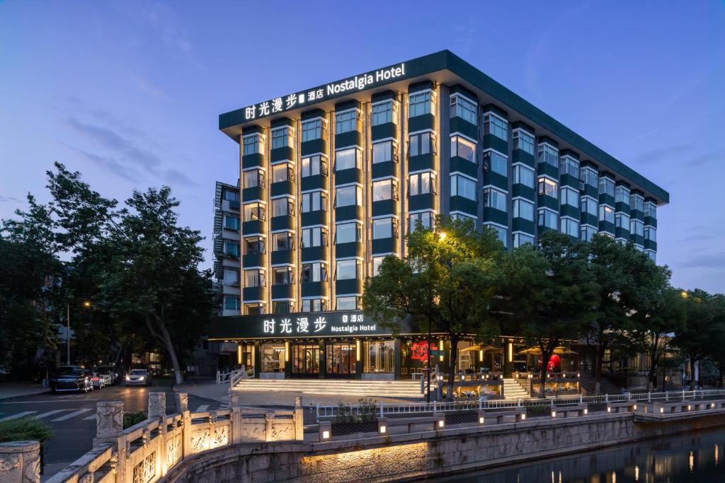 Nostalgia S Hotel Near Hangzhou Hefang Street- West Lake scenic area, Lingyin Temple, Leifeng Tower,, Free night snack, Free laundry, English communication well, Free travel advice
