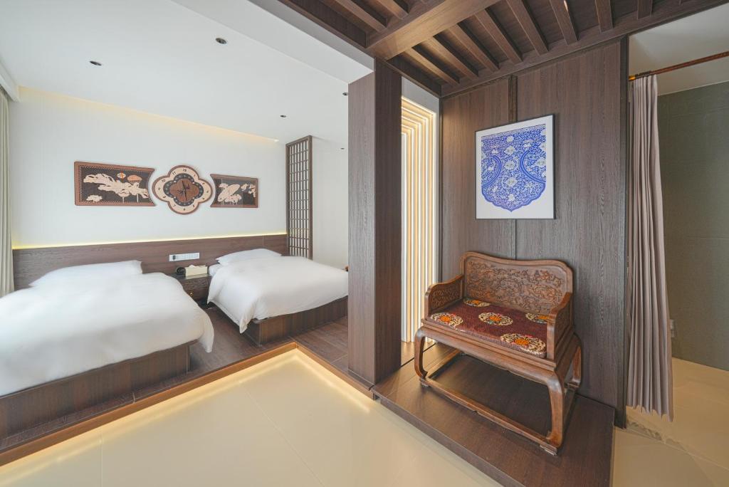 In the Clouds - Courtyard Twin Room